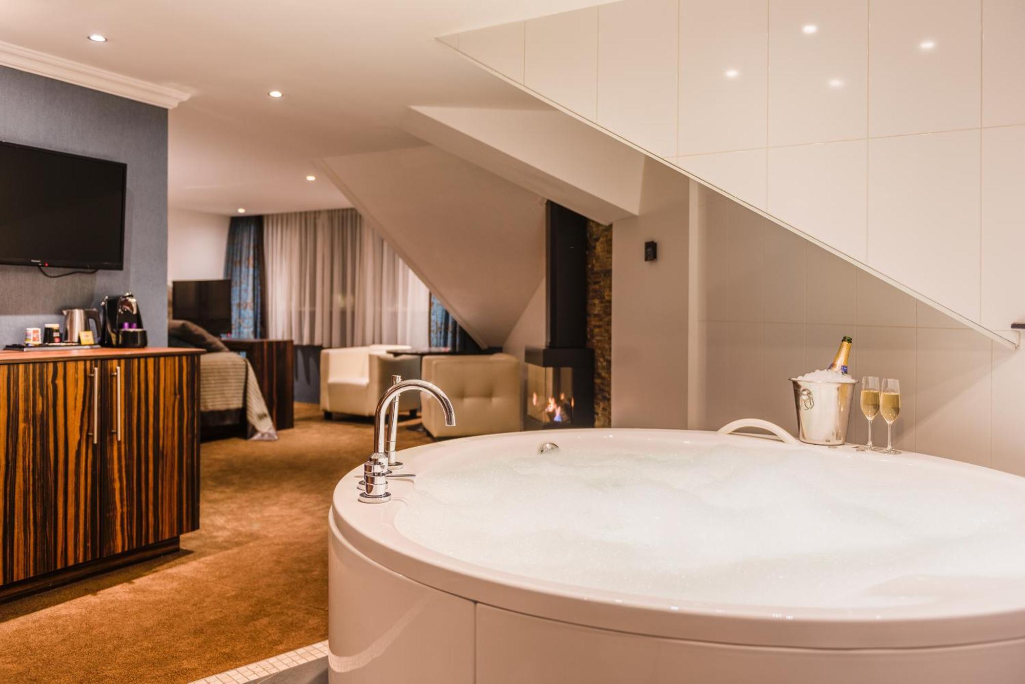 Van Der Valk Hotel Emmen Nieuw-Amsterdam Екстериор снимка